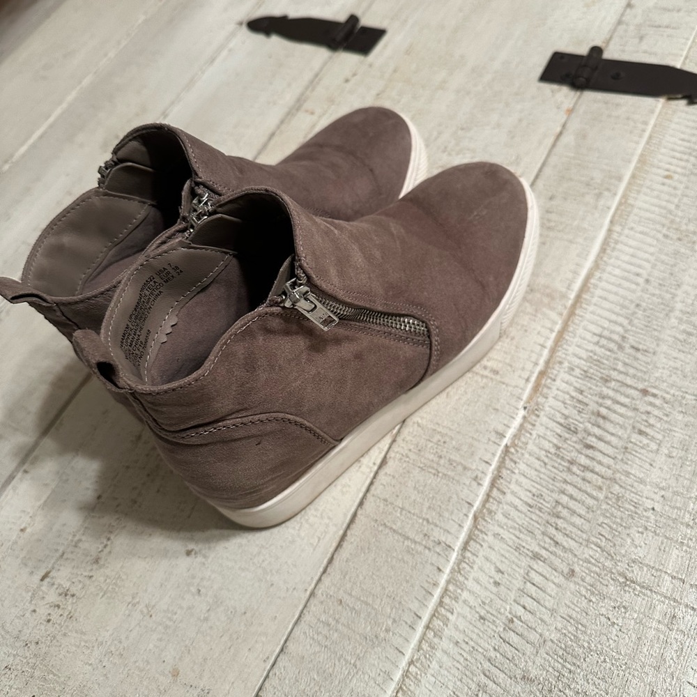 Cute wedge heel shoes